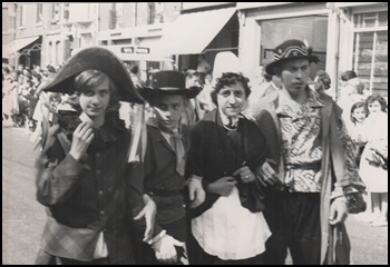 Cavalcade_1957_002.jpg