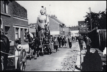 Cavalcade_1957_007.jpg
