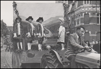 Cavalcade_1958_005.jpg