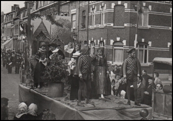 Cavalcade_1958_006.jpg