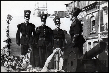 Cavalcade_1960_006.jpg