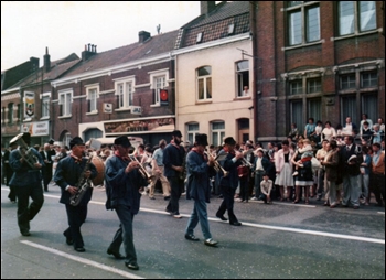 1985-12.jpg