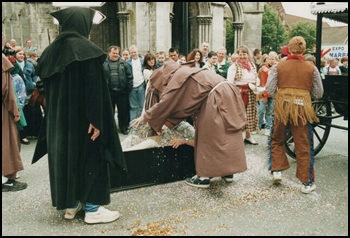 Cavalcade_2000_002.jpg