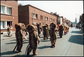 Cavalcade_2001_004.jpg
